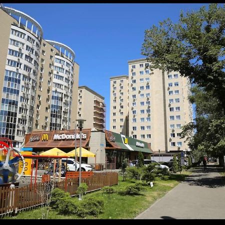 Студия New York В Самом Центре Города Apartamento Almaty Exterior foto