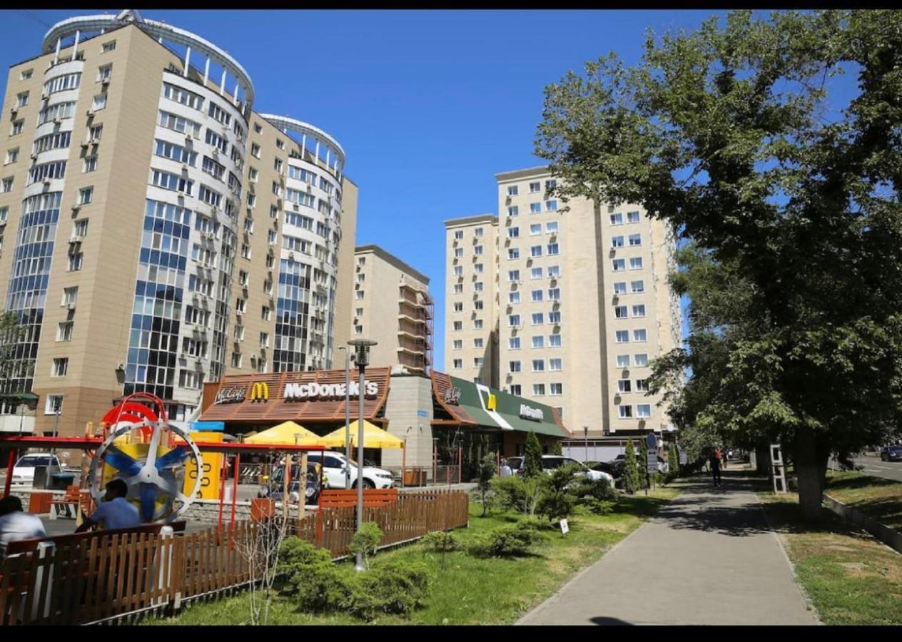 Студия New York В Самом Центре Города Apartamento Almaty Exterior foto